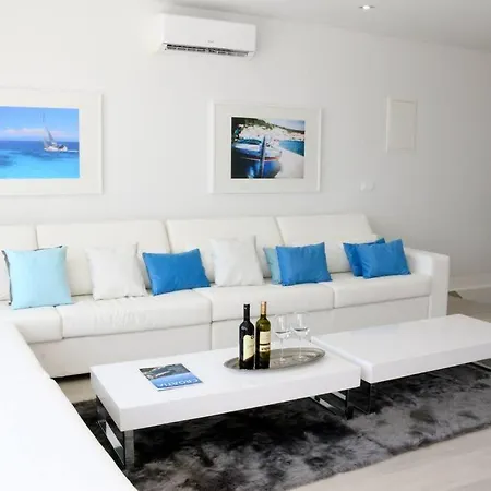 Vila Mel I - Luxury Waterfront Downtown With Pool!