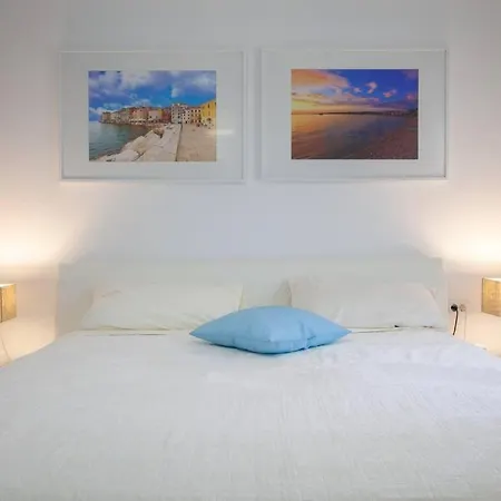 Mel I - Luxury Waterfront Downtown With Pool! * Podgora (Split-Dalmatia)