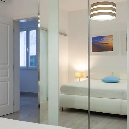 Mel I - Luxury Waterfront Downtown With Pool! * Podgora (Split-Dalmatia)