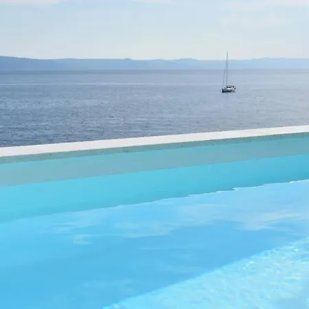 Vila Mel I - Luxury Waterfront Downtown With Pool!