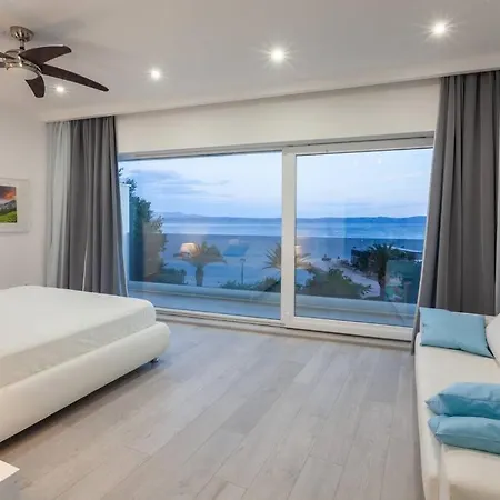 Mel I - Luxury Waterfront Downtown With Pool! * Podgora (Split-Dalmatia)