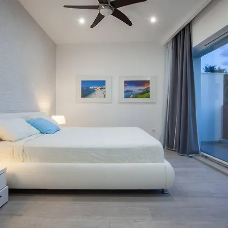 Mel I - Luxury Waterfront Downtown With Pool! *
