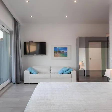 Mel I - Luxury Waterfront Downtown With Pool! Willa