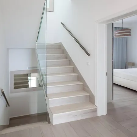 Mel I - Luxury Waterfront Downtown With Pool!