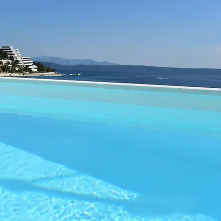 Willa Mel I - Luxury Waterfront Downtown With Pool! Podgora