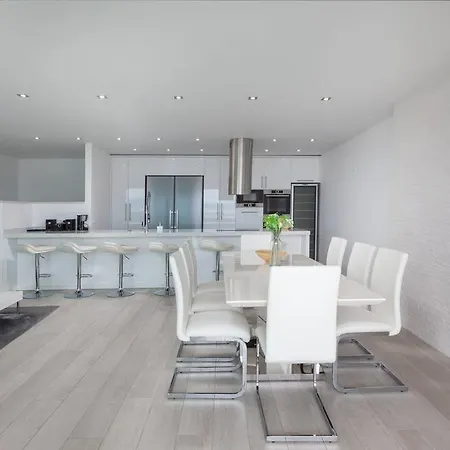 Villa Mel I - Luxury Waterfront Downtown With Pool!