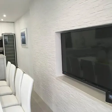 Mel I - Luxury Waterfront Downtown With Pool! Villa *