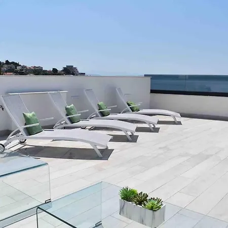 Mel I - Luxury Waterfront Downtown With Pool! * Podgora (Split-Dalmatia)